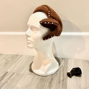 EUC Antique 1940’s Wilshire Distinctive Models tan hat pin set crystal accents